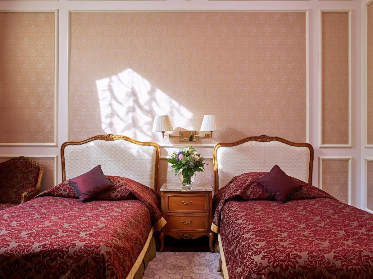Grand Hotel Wien Bagian luar foto A room at the hotel