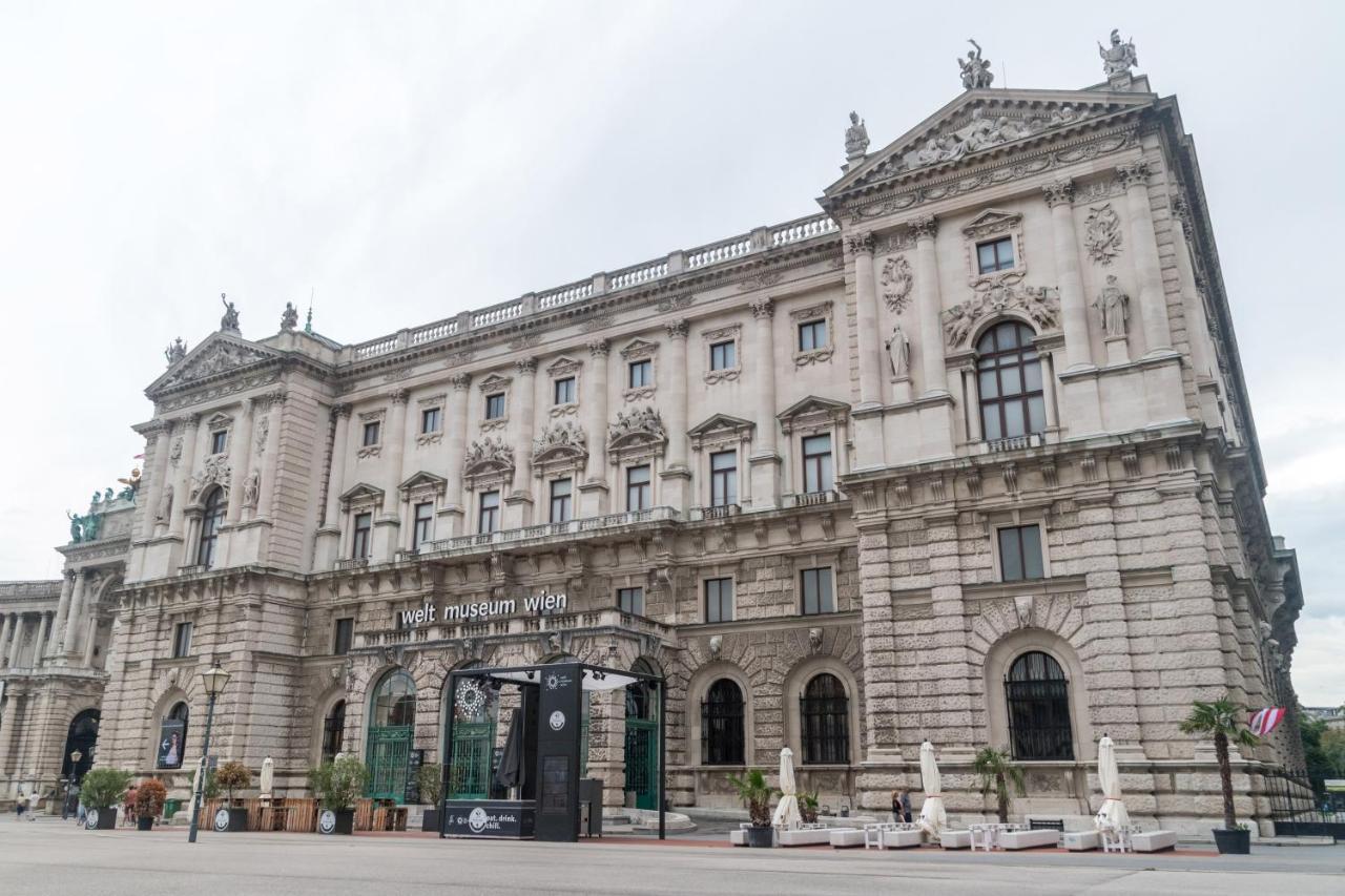 Grand Hotel Wien Bagian luar foto The hotel in 2011